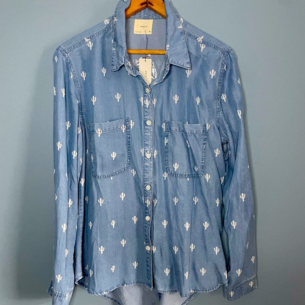 Francesca’s Button Down Top • Size Medium • New with Tags • Cactus Print